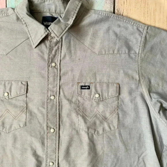 Wrangler short sleeve snap button down work shirt - Picture 5 of 11